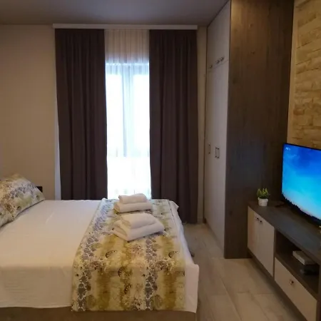 Milmari Sara P61 Apartment *